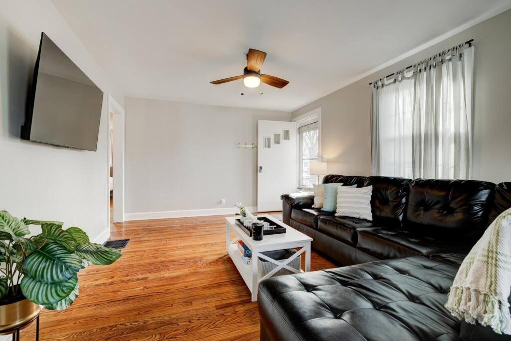 Cozy Close To Downtown *